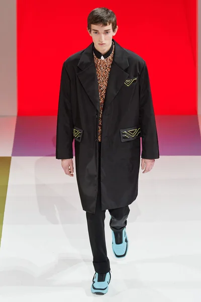 Look 18
